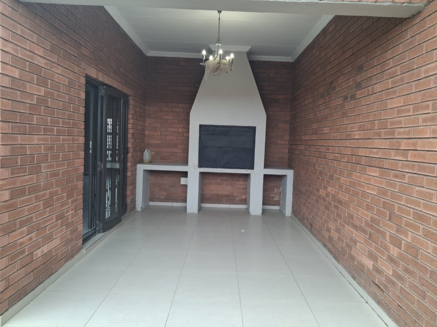 To Let 3 Bedroom Property for Rent in Hillside Free State
